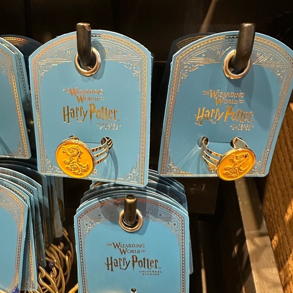 Harry Potter Hufflepuff Adjustable Ring NWT - Picture 10 of 10